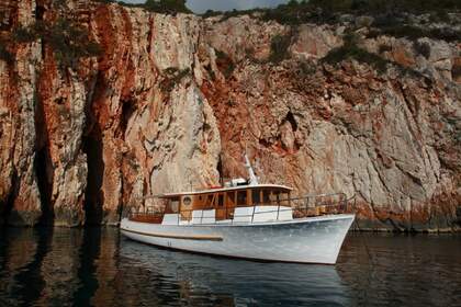 Rental Motorboat New Wooden Boat Motor boat Hvar