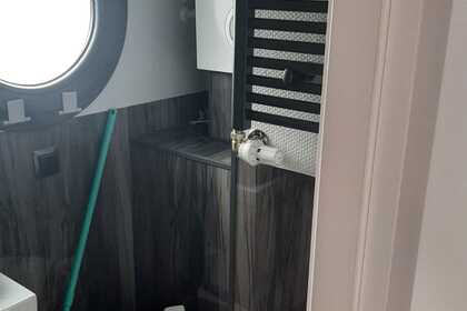 Rent this boat without a license and disocver the