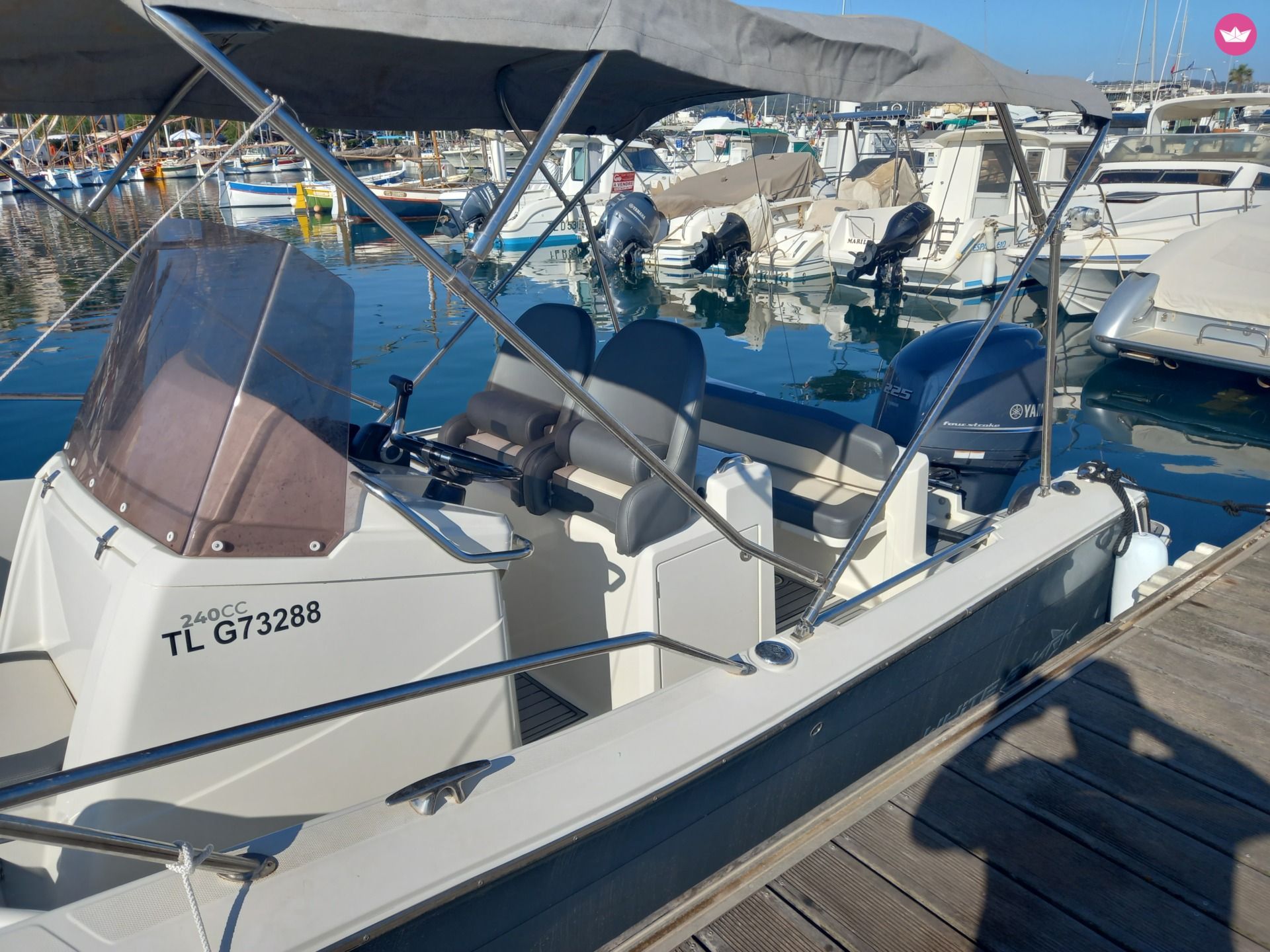 Bateau à moteur WHITE SHARK 240 CC 225cv 5