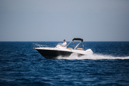 Alugue este iate para conhecer Menorca e suas prai