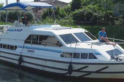 Charter Houseboat Standard Crusader Leitrim