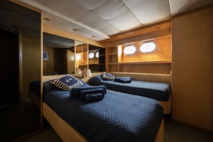 Luxury Sanlorenzo 22m Yacht in Sardinia