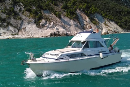Rental Motorboat CHRIS CRAFT Commander Ancona