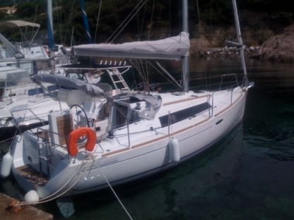 Rental Sailboat Beneteau Oceanis 31 Hyères