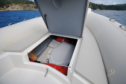 Semi rigide capelli tempest 8 mètres