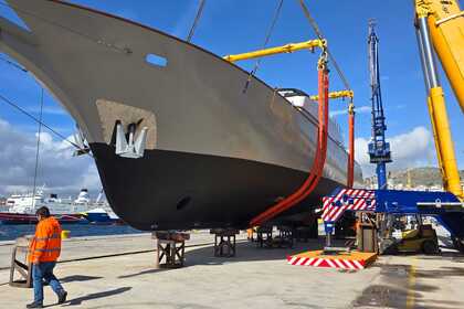 Noleggio Yacht a motore OMEGA – The Ultimate Event Yacht in Athens CUSTOM NEW BUILD 2026 Atene