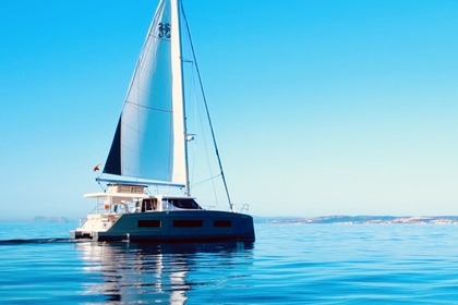 Alquilar catamarán de lujo en Barcelona