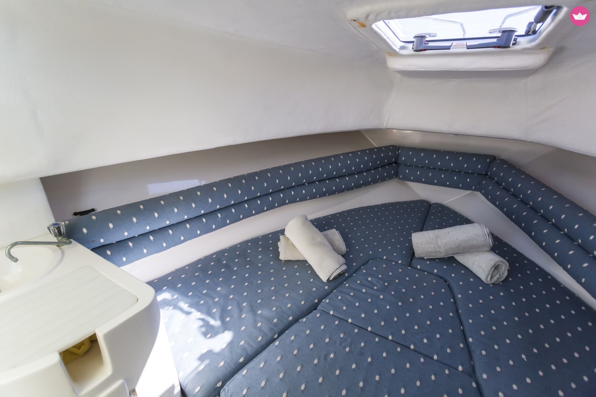 Motorboat Faeton Moraga 780 for hire