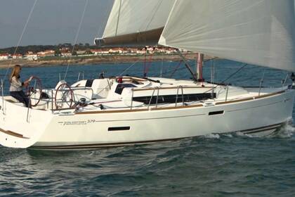 Hyra båt Segelbåt JEANNEAU Sun Odyssey 379 Blue Velvet 2014 Ibiza