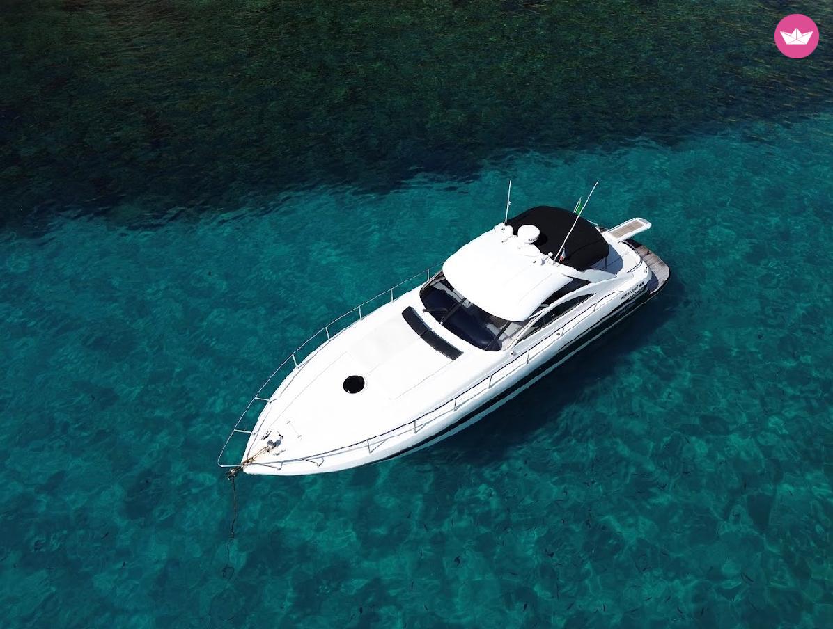 Bateau à moteur Pershing