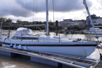 Charter Sailboat Gilbert Marine Gibsea 31 Q La Rochelle