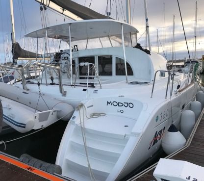 Charter Catamaran Lagoon Lagoon 380 Lorient