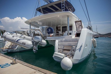 Hire Catamaran Lagoon-Bénéteau Lagoon 52 - 6 + 2 cab. Palma de Mallorca