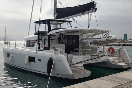 Hire Catamaran Lagoon-Bénéteau Lagoon 42 - 4 + 2 cab. Laurium