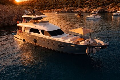 Hyra båt Motorbåt Custom Custom Built Bodrum