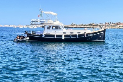 Rental Motorboat Menorquin 160 fly Marzamemi