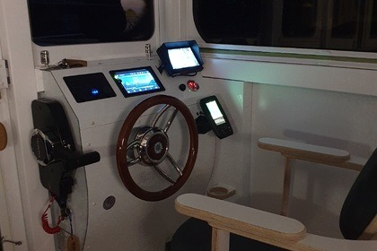 Nagelneues Hausboot für 4 Personen Plauer Seenplatte oder Müritz