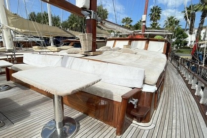 BOAT CHARTER FOR DAILY & WEEKLY HIRE