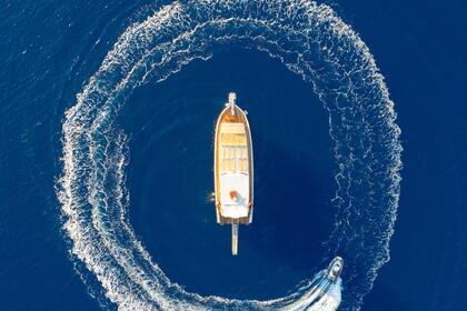 Luxury Gulet with a capacity of 8 people