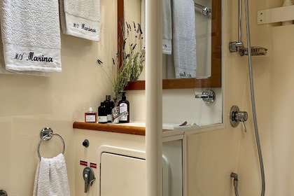 Riviera 48 Flybridge