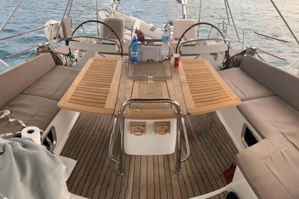 Sailing yacht rental for 2 people