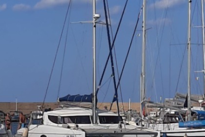 Rental Catamaran Fountaine Pajot Mahe 36' La Spezia