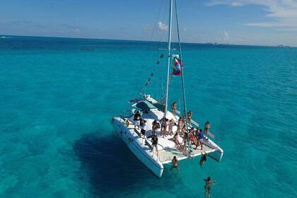 Charter Catamaran WILDCAT 35 Cancún