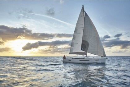 Charter Sailboat Jeanneau Sun Odyssey 490 4cab Volos