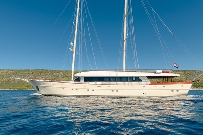 Rental Sailing yacht Custom Sailing Yacht Son de Mar Split