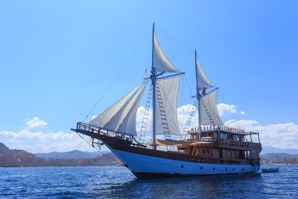 Charter Sailboat Bira Gulet Komodo