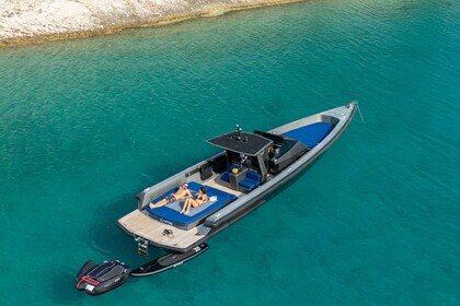 Hire Motorboat Wally Tender 45 Split