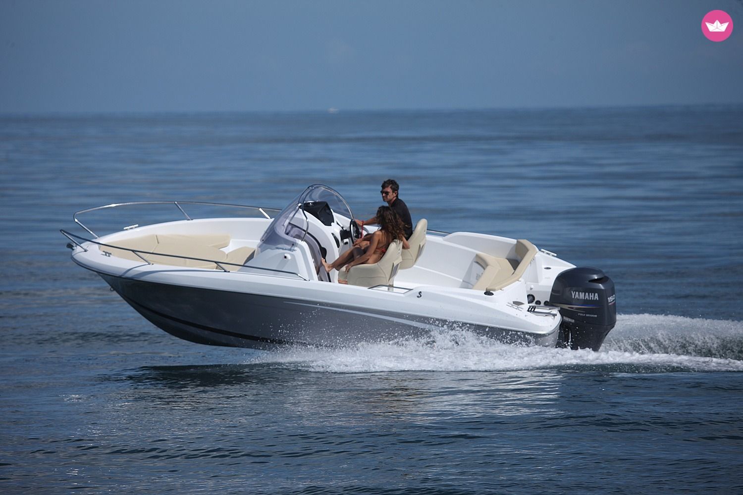 Motorboat Beneteau 6 Spacedeck for hire