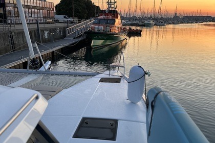 ?? Dream Cruise to the Grenadines and/or Dominica Catamaran IA Orana Experience a unique journey aboard our high-end catamaran, combining comfort and tropical adventure.