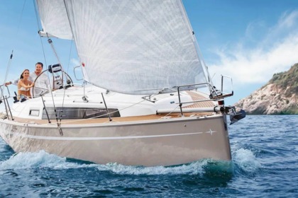 Alugue este veleiro de 9.99 metros para chegar as 