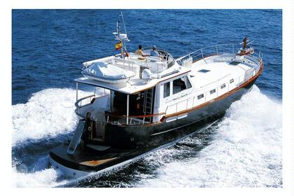 Rental Motorboat Menorquin 180 Fly Loano