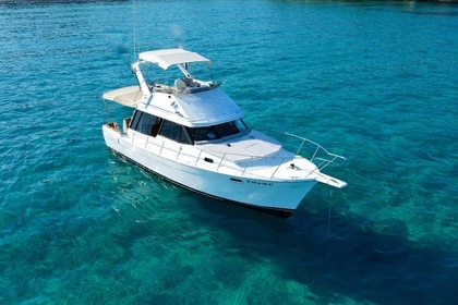 Verhuur Motorboot Bayliner 3288 flybridge Ibiza