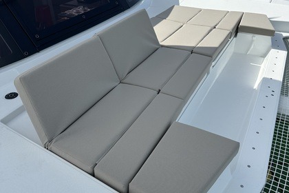 ?? Dream Cruise to the Grenadines and/or Dominica Catamaran IA Orana Experience a unique journey aboard our high-end catamaran, combining comfort and tropical adventure.