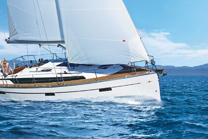 Location Voilier BAVARIA CRUISER 37 Athènes