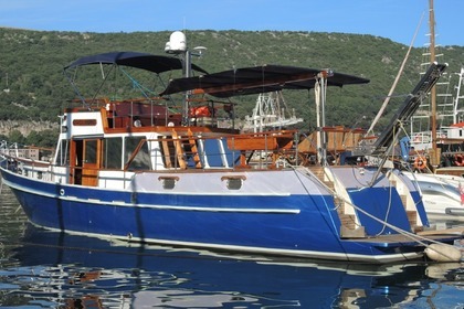 Noleggio Barca a motore Princess V52 Trieste