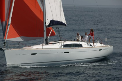 Charter Sailboat Beneteau Oceanis 43 Saint-Cyprien