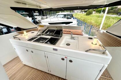Miete Motorboot Jeanneau DB 43 Bandol