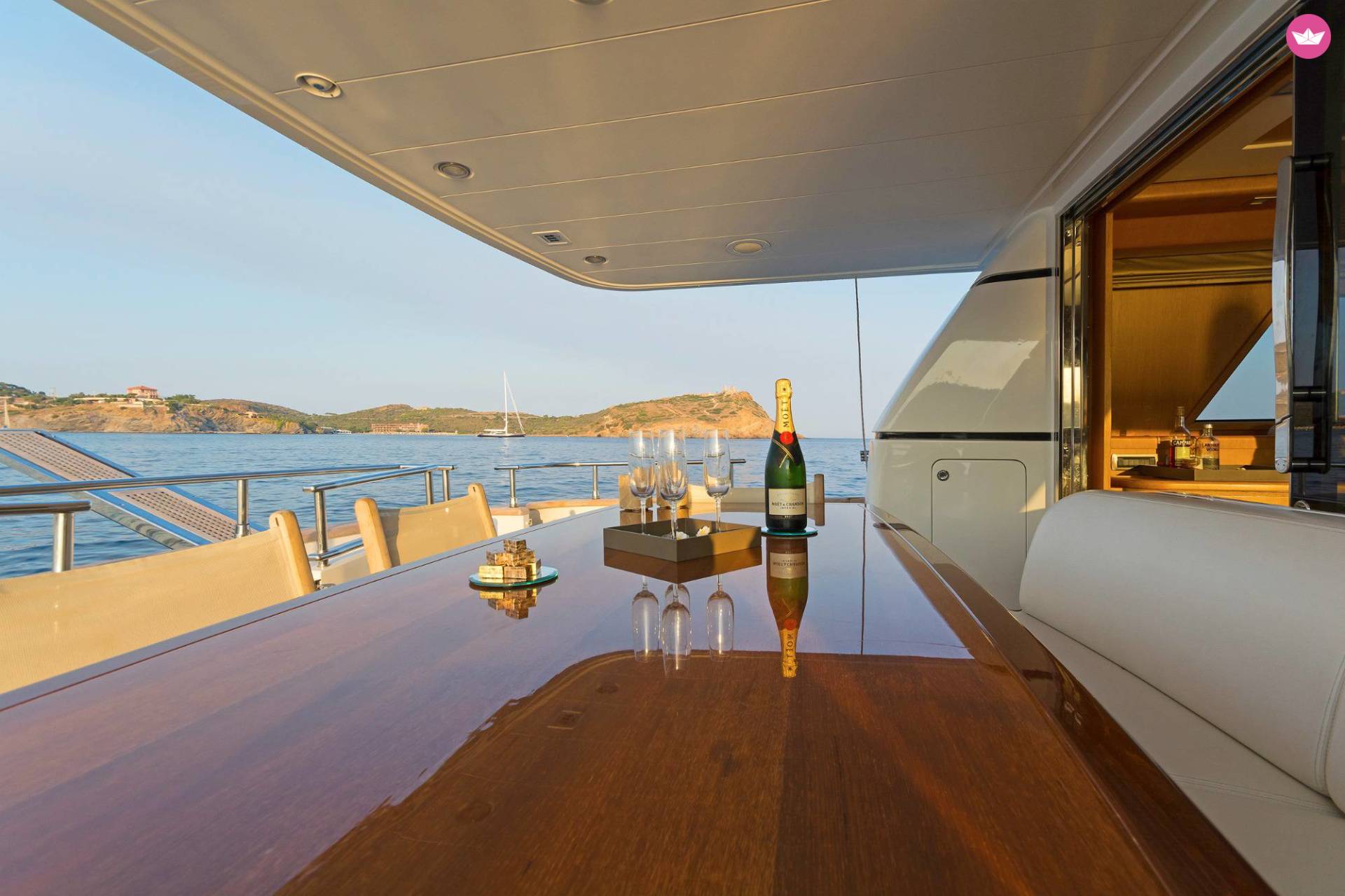 Charter motorboat in Athens  