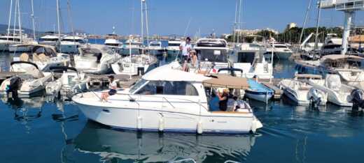 Motorboat Beneteau Antarès Série 9 Avec Fly - Journée Ou Demi-Journée Plano del barco