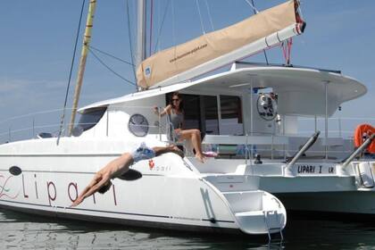 Просторный катамаран Lipari 41 – отдых с друзьями и семьёй у берегов Черногории