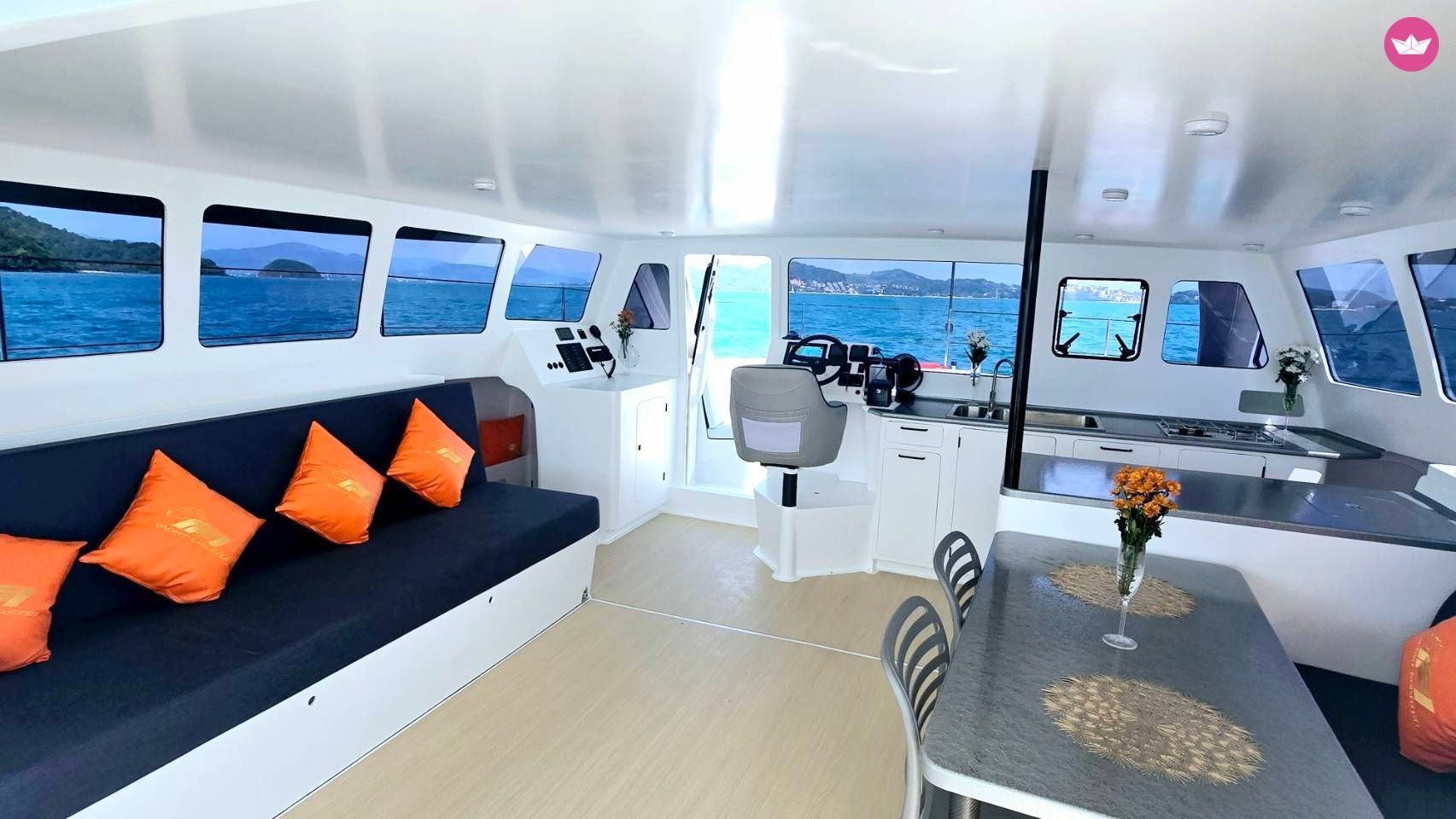 Bateau à moteur Asia Catamarans Stealth 42 108cv 7