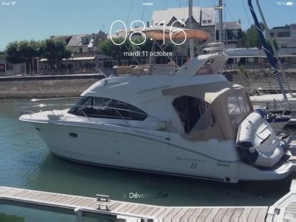 Charter Motorboat Beneteau Antares 36 (11,40M) Vannes