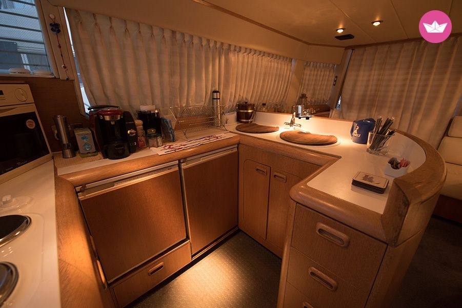 Charter motorboat in Athens  