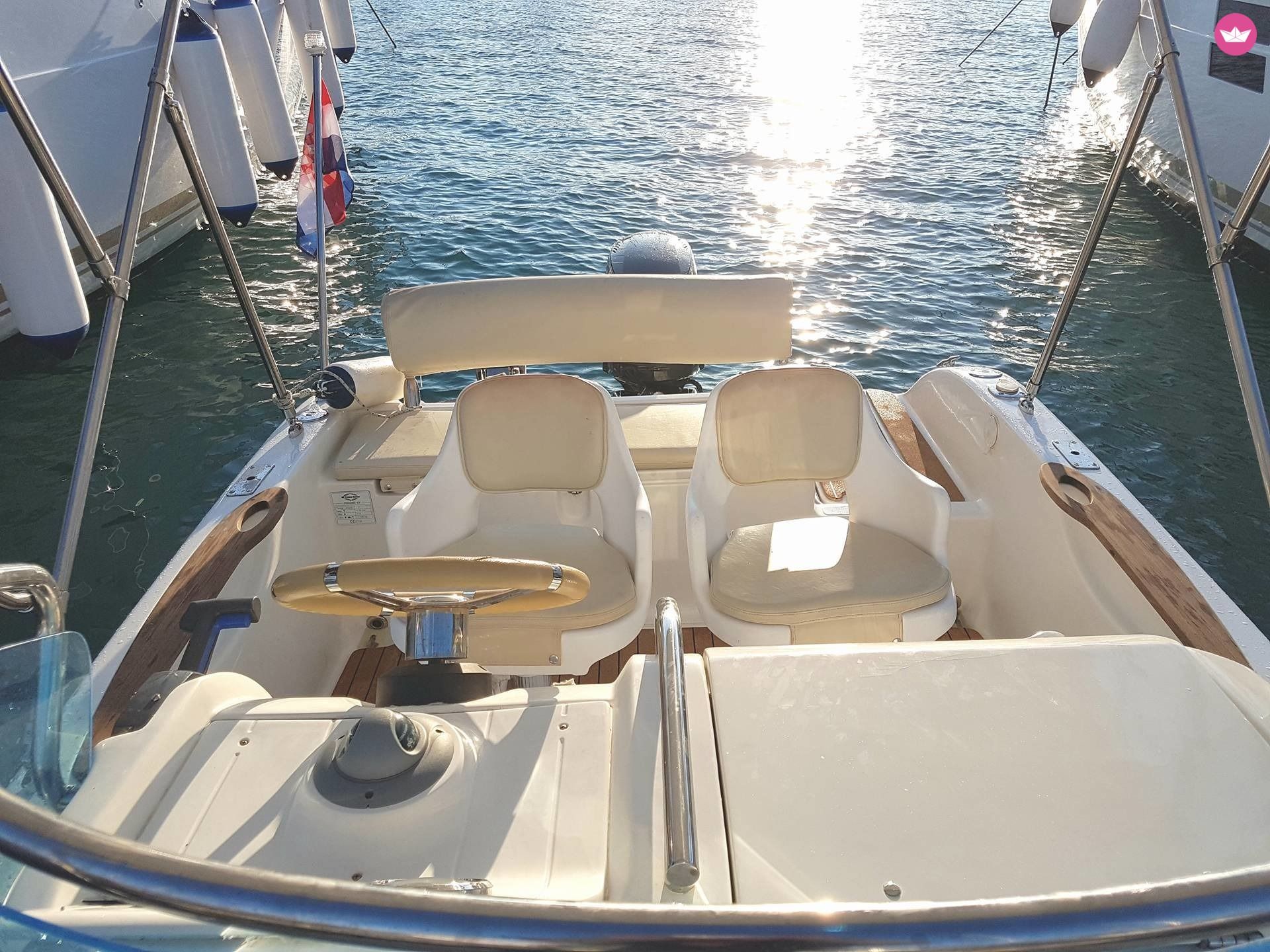 Motorboat Primus Marine Fisher 17 Deck for hire
