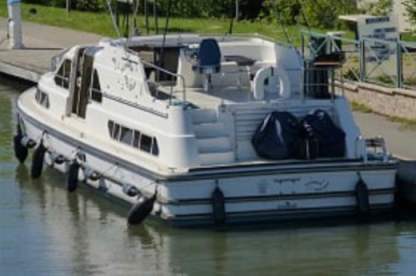 Location Bateau à moteur Crown Cruiser Nautilia Boissise-le-Roi
