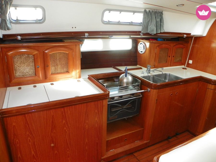 Charter sailboat in Athens  